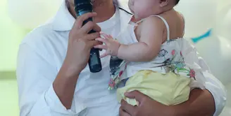 Gading Marten dan si buah hati, Gempita Noura Marten yang telah berusia 6 bulan. (Wimbarsana/Bintang.com)