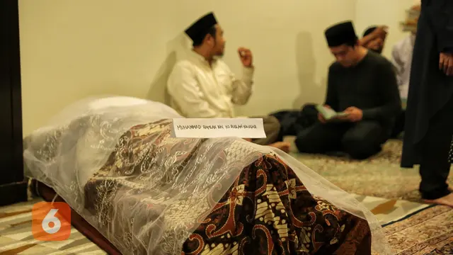 [Bintang] Ayah Olla Ramlan Meninggal Dunia
