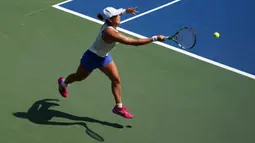 Janice Tjen menuntaskan pertandingan tiga set dengan skor 6-4, 4-6, 6-4 dalam waktu 2 jam 13 menit. (AP Photo/Frank Franklin II)