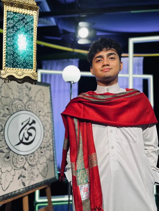 6 Potret Naufal Azrin, Penyanyi Lagu 'Casablanca' Asal Malaysia yang Sedang Viral