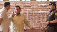 Presiden Prabowo Subianto (tengah) berbicara dengan Jaksa Agung Sanitiar Burhanuddin (kanan) dan Menteri Pertahanan Indonesia Sjafrie Sjamsoeddin di samping tumpukan uang kertas rupiah Indonesia senilai 800 juta USD di gedung Kejaksaan Agung Republik Indonesia, Jakarta, Senin 20 Oktober 2025. (BAY ISMOYO/AFP)