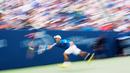 Aksi petenis putra Jepang, Kei Nishikori, dalam babak pertama Turnamen Tenis AS Terbuka di New York, AS. (31/8/2015). (EPA/Justin Lane)