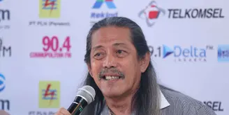 Grup band Bimbo yang beranggotakan Sam, Acil, Jaka dan Iin Parlina tengah mempersiapkan konser Indonesia Menyanyi Bimbo. Konser ini diadakan pada 17 Desember 2015 di  Teater Jakarta Taman Ismail Marzuki (TIM), Jakarta. (Nurwahyunan/Bintang.com)