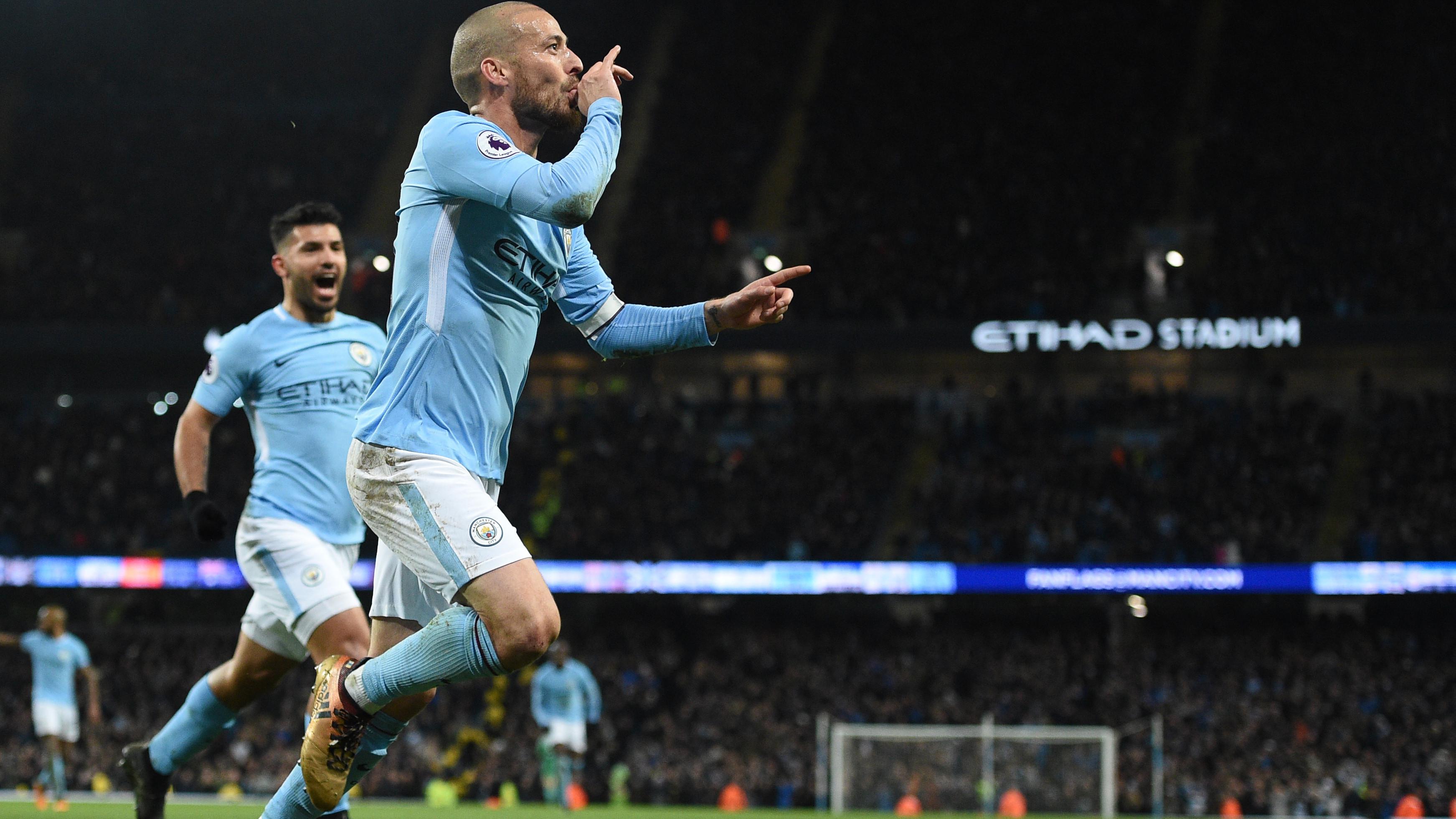 Pemain Manchester City, David Silva mencatatkan namanya dalam daftar pemberi assist terbanyak di Premier League dengan koleksi delapan assist hingga pekan ke-16. (AFP/Oli Scarff)