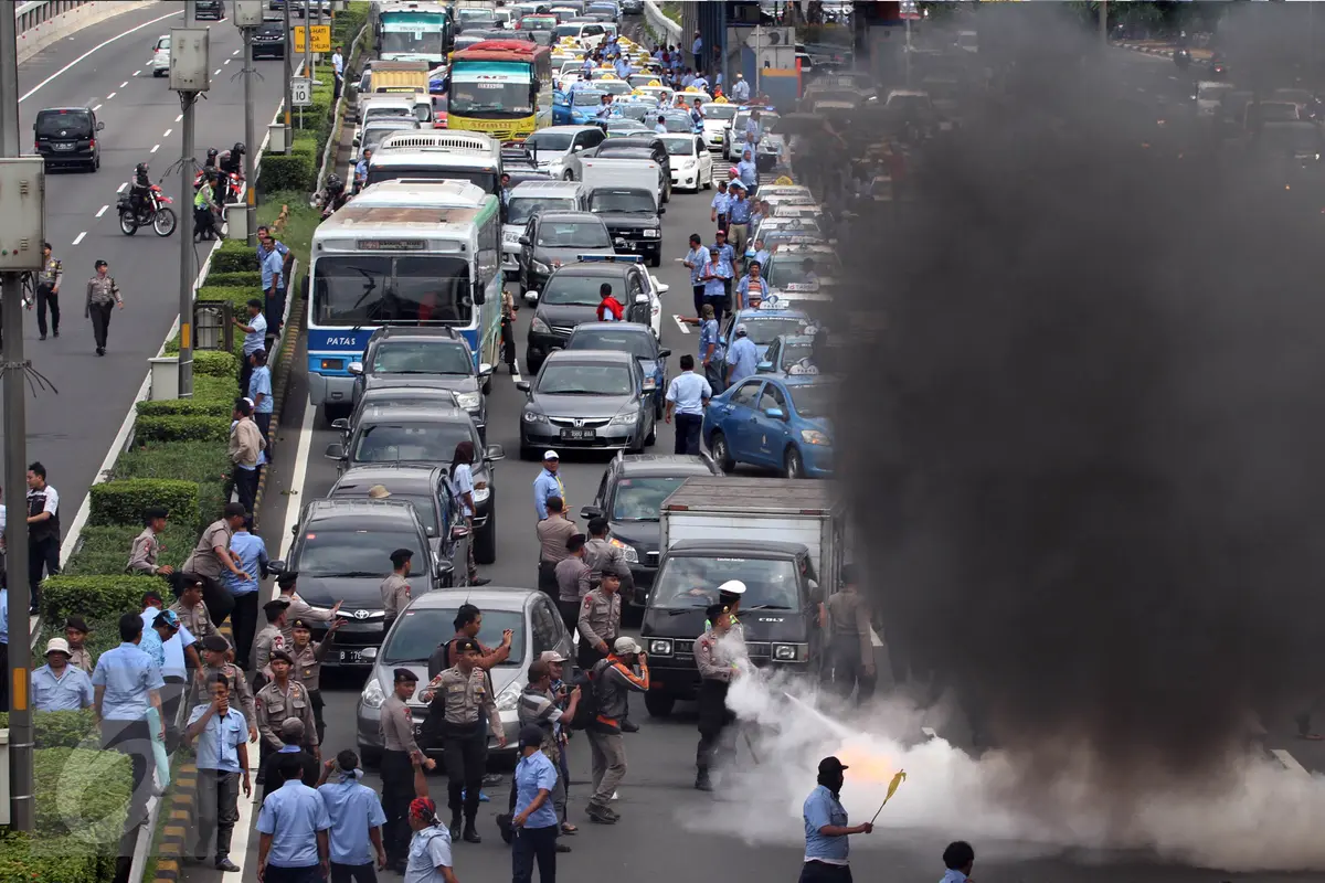 Demo Ricuh, Ini Ancaman Ahok untuk Perusahaan Taksi