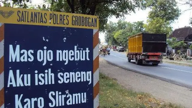 6 Imbauan Jangan Ngebut Karena Belum Menikah di Jalan Ini Kocak