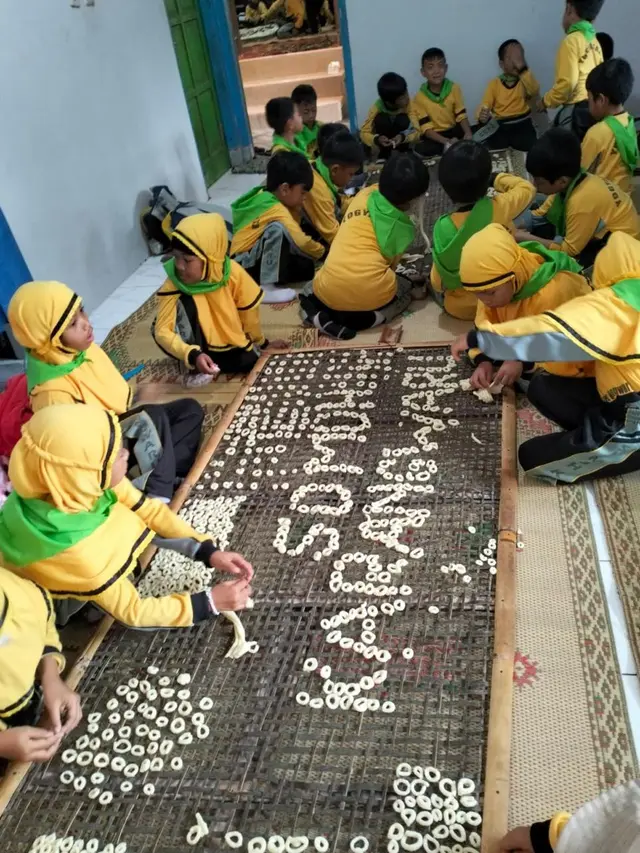 Usaha Slondok.