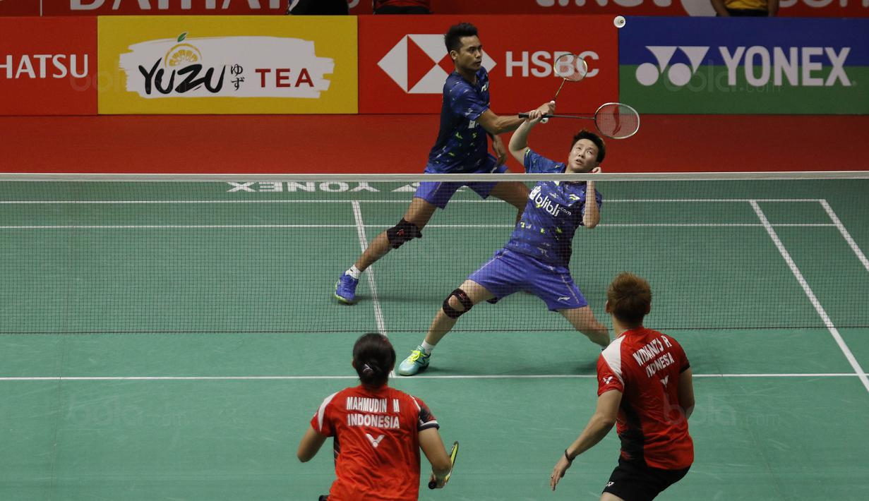 Pasangan Liliyana Natsir dan Tontowi Ahmad, saat melawan Riky Widianto dan Masita Mahmudin pada laga Indonesia Masters 2018 di Istora Senayan, Selasa (23/1/2018). Liliana/Tontowi menang 23-21 dan 21-17 atas Riky/Masita. (Bola.com/M Iqbal Ichsan)