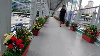 Bunga-Bunga Percantik Jembatan Penyeberangan Bundaran HI