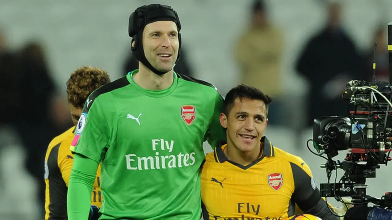 Petr Cech dan Alexis Sanchez (Arsenal)