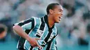 Ronaldinho sendiri memulai karier sepak bola profesional dengan bermain untuk Gremio pada periode 1998-2001. (Istimewa)