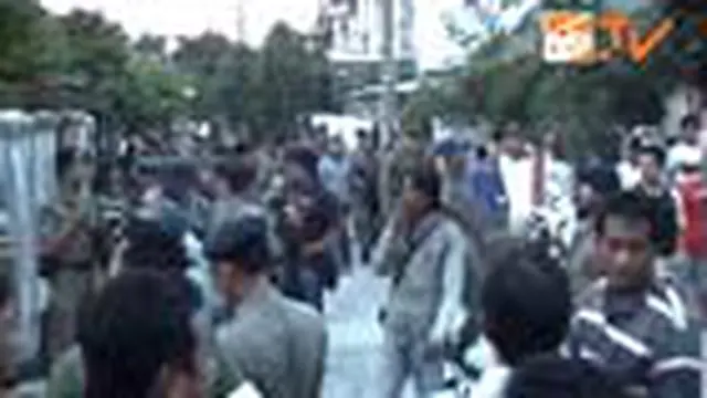 Polisi Menggeledah Rumah John Kei