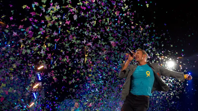 Aksi vokalis band Coldplay, Chris Martin