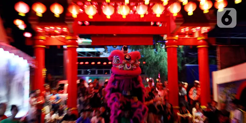 Atraksi Barongsai di Vihara Dhanagun