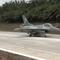 pesawat F-16 mendarat di jalan tol Lampung. (Liputan6.com/Ardi Munthe)
