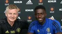 Axel Tuanzebe menandatangani kontrak baru bersama MU. (Dok Manchester United)