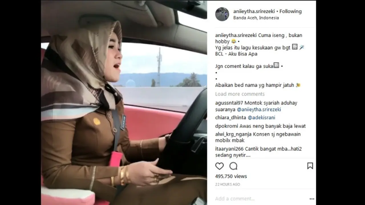Mengemudi sambil nyanyi, Hijaber Ini Bikin warganet Gagal Fokus
