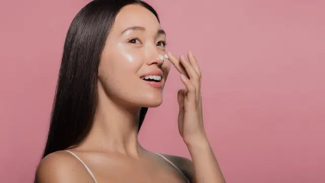 Bye Touch-Up, Ini Tips Makeup Flawless Buat Dinner Romantis