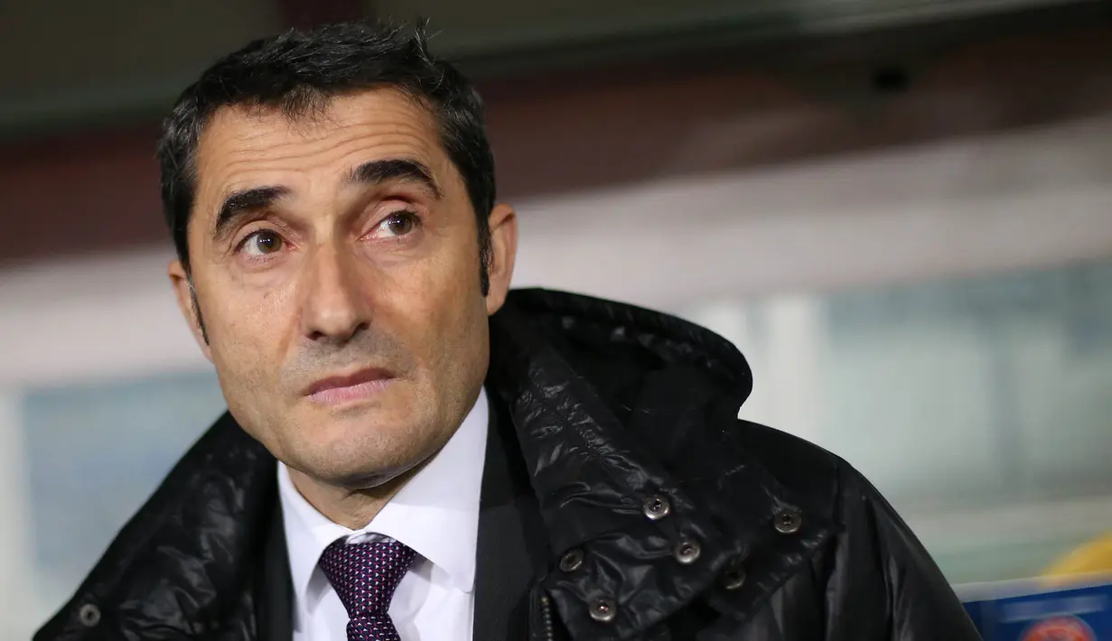 3. Ernesto Valverde sudah disebut akan melatih Barcelona sejak kepergian Pep Guardiola pada tahun 2013. Pria asal Spanyol tersebut kini berkarier bersama Athletic Bilbao dan kontraknya akan berakhir 30 Juni 2017. (AFP/Marco Bertorello)