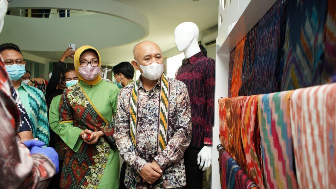 Menteri Koperasi dan UKM Teten Masduki saat melakukan kunjungan kerja ke Gedung UMKM Center Kota Pontianak, Minggu (28/3/2021).