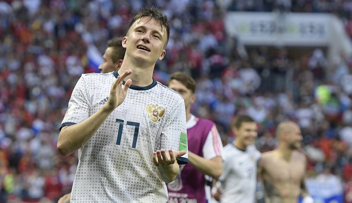 Tampil menarik di Piala Dunia 2018,  Aleksandr Golovin masuk dalam daftar incaran Chelsea, namun The Blues harus bersaing dengan Athletico Madrid. (AFP/Juan Mabromata)