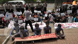 Unjuk Rasa Warga Banten Mendesak KPK Periksa Atut
