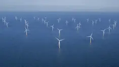 Foto udara memperlihatkan ladang turbin angin di Laut Baltik, timur laut Pulau Rugen, Jerman, 16 Juni 2022. Jerman, Spanyol, Amerika Serikat, India, dan Denmark telah membuat invesatasi terbesar dalam penghasilan listrik dari angin. (FRED TANNEAU/AFP)