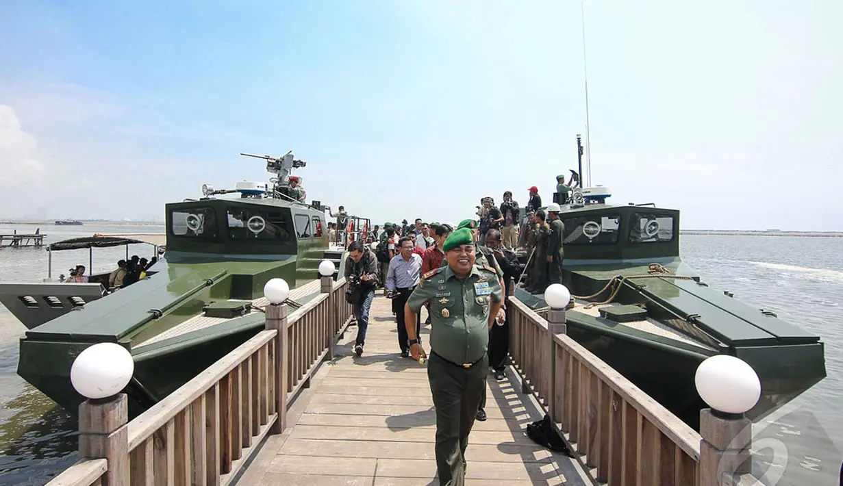 KMC Komando ini merupakan hasil riset para tenaga ahli dari perwira Direktorat Perbekalan Angkutan (Ditbekang) TNI AD dan Institut Teknologi Sepuluh November (ITS) Surabaya, serta PT Tesco Indomaritim, Selasa (29/4/2014) (Liputan6.com/Faizal Fanani).