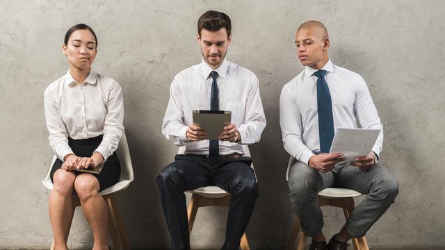 Ilustrasi iri hati di lingkungan kerja