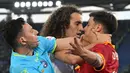 Derby della Capitale (Derbi Ibu Kota) antara AS Roma melawan Lazio pada laga lanjutan Liga Italia 2023/2024, Sabtu (07/04/2024) dini hari WIB diwarnai dengan perseteruan Paulo Dybala dan Matteo Guendouzi. (AFP/Alberto Pizzoli)