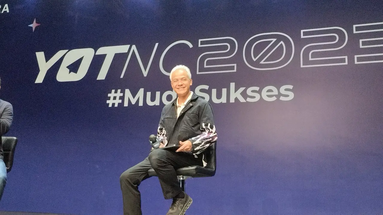 Gubernur Jawa Tengah Ganjar Pranowo menghadiri acara Young on Top National Conference (YOTNC) 2023 di Pusat Perbelanjaan, Kota Kasablanka, Jakarta Selatan, Sabtu (15/7/2023).