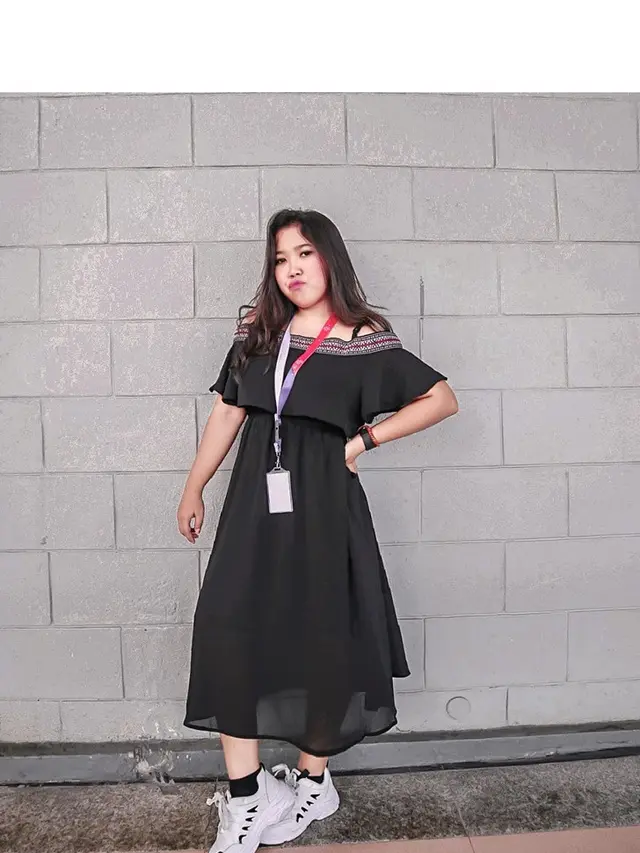 7 Gaya Kiky Saputri, Komika Viral Roasting Pejabat hingga Dekat dengan Reza Rahadian