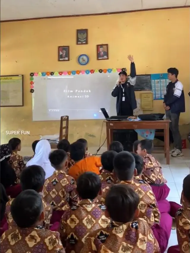 6 Potret Irzan Faiq Ikuti KKN sebagai Mahasiswa Undip, Video Sedang Mengajar Viral