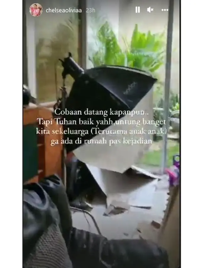 Plafon Rumah Chelsea Olivia Ambruk Usai Ditinggal 4 Bulan, Ini 6 Potret Kondisinya
