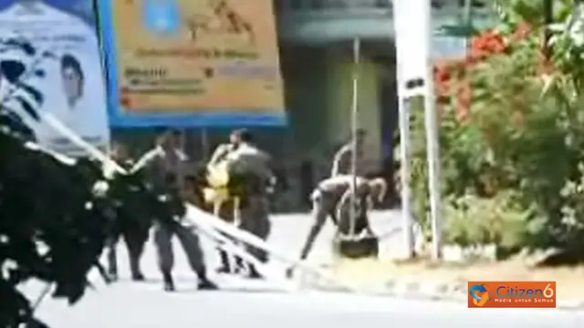 Penertiban Atribut Paslon Bupati Sidrap Sulsel