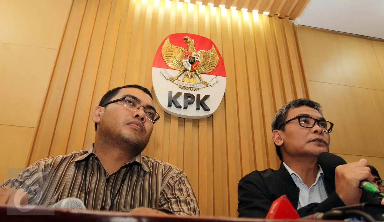 Plt Wakil Ketua KPK Johan Budi saat konferensi pers di Gedung KPK, Jakarta, Jumat (14/8/2015). KPK resmi menetapkan Bupati Musi Banyuasin Pahri Azhari dan istrinya sebagai tersangka kasus suap di Kabupaten Musi Banyuasin. (Liputan6.com/Helmi Afandi)