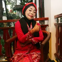 Salah satu yang membuatnya sangat berarti adalah kecintaannya pada kebudayaan Indonesia