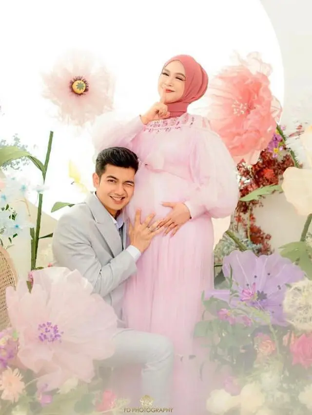 8 Gaya Maternity Shoot Ria Ricis Pakai Dress Pink, Vibenya Seperti Putri di Negeri Dongeng