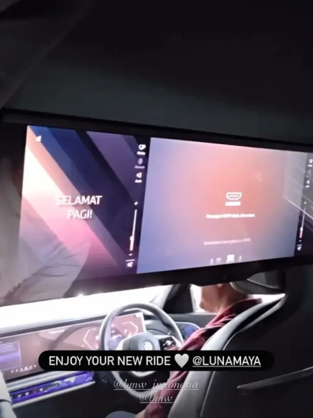 Potret Mobil Baru Luna Maya