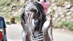 Seorang anak dengan masker mengikuti lomba memperingati HUT ke-75 RI di Kampung Nelayan, Cilincing, Jakarta, Senin (17/8/2020). Meski dilarang menggelar perlombaan akibat Covid-19, warga di Kampung Nelayan tetap mengadakan lomba 17-an walaupun hanya beberapa jenis. (merdeka.com/Iqbal Nugroho)