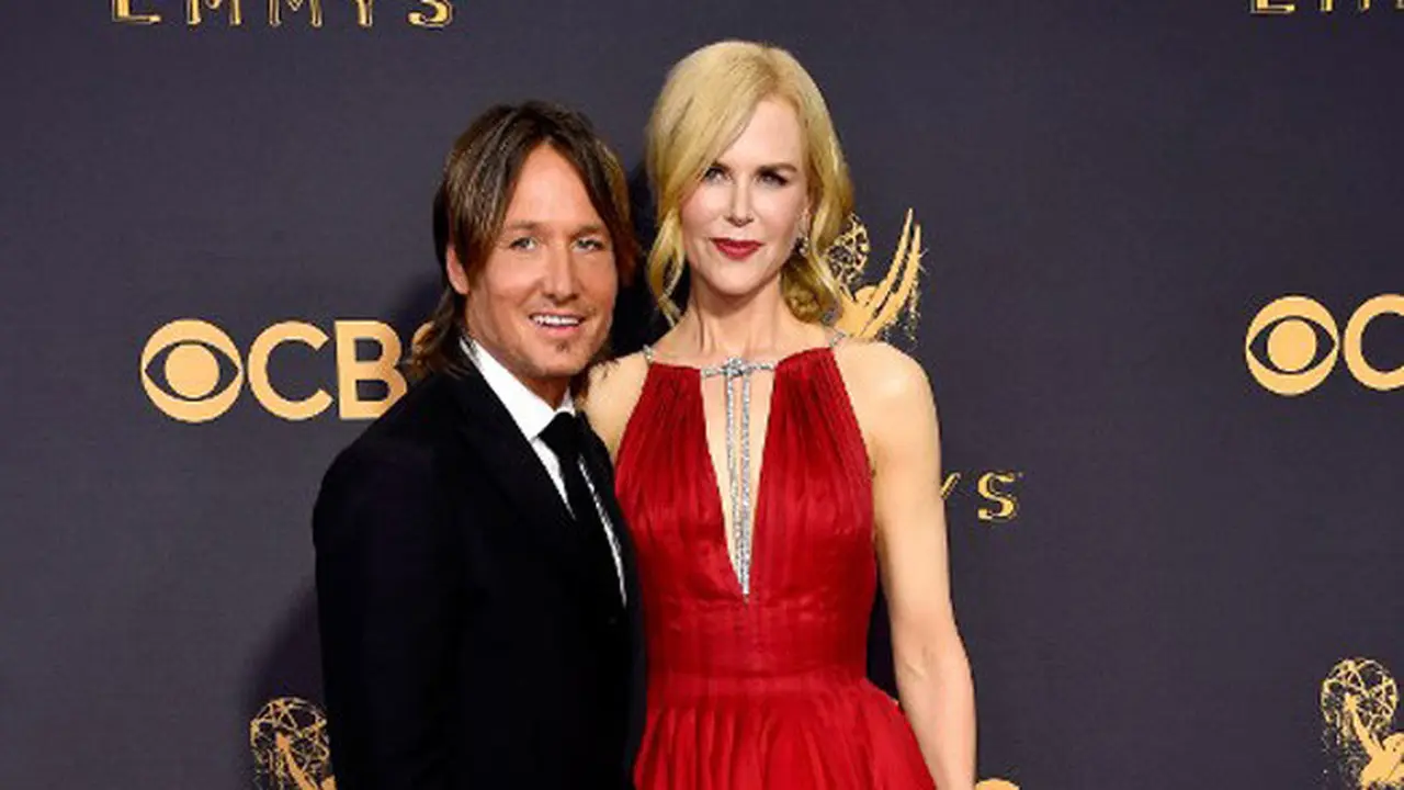 [Bintang] Nicole Kidman di Emmy Awards 2017