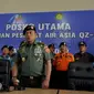 Panglima TNI Jenderal Moeldoko menyapa rekan-rekan media di Press Room, sebelum berangkat menuju KRI Banda Aceh, di Lanud Iskandar, Pangkalan Bun, Kamis (8/1/2015). (Liputan6.com/Andrian M Tunay)