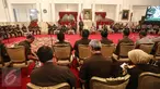 Presiden Jokowi memberi pengarahan kepada kepala kepolisian daerah (Kapolda) dan kepala kejaksaan tinggi (Kajati) se-Indonesia di Istana Negara, Jakarta, Selasa (18/7). Dalam pengarahan ini Jokowi didampingi Wapres Jusuf Kalla (Liputan6.com/Faizal Fanani)