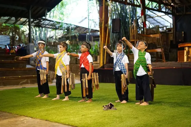 8. Saung Angklung Udjo
