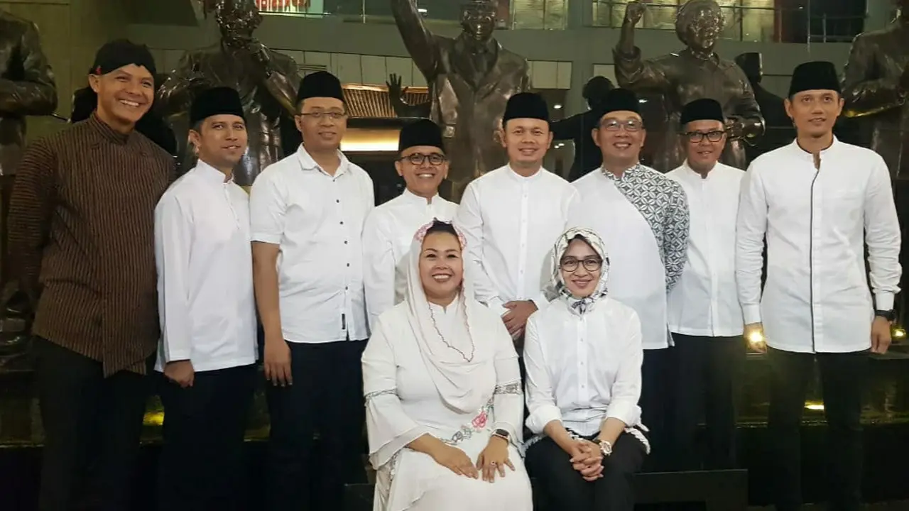 Direktur Eksekutif The Yudhoyono Institute Agus Harimurti Yudhoyono (AHY) bersama delapan kepala daerah, Rabu (15/5/2019).