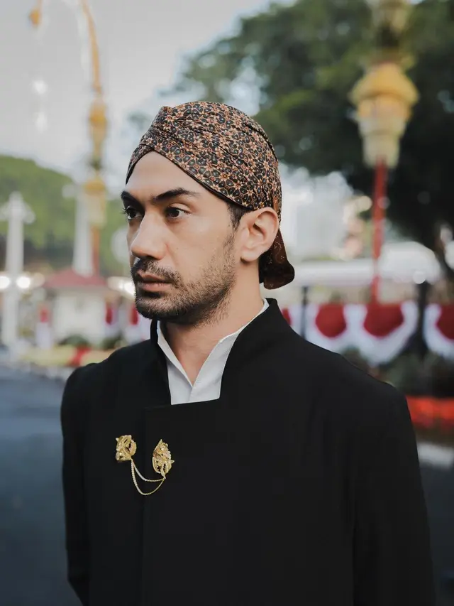 Reza Rahadian. (Foto: Dok. Instagram @officialpilarez)