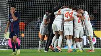 Para pemain Bayern Munchen berkumpul untuk merayakan kemenangan mereka di akhir laga pekan ke-4 Liga Champions UEFA antara Paris Saint-Germain (PSG) dan FC Bayern Munchen di Parc des Princes, Paris,&nbsp;Rabu (5-11-2025) dini hari WIB. (Thomas SAMSON/AFP)