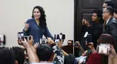 Nikita Mirzani menjalani sidang lanjutan terkait kasus dugaan pemerasan dan Tindak Pidana Pencucian Uang (TPPU) terhadap pengusaha produk kecantikan, Reza Gladys, di Pengadilan Negeri Jakarta Selatan, Senin (10/20/2025). (Kapanlagi.com/Budy Santoso)
