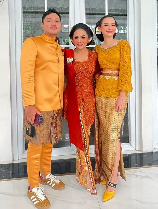 <p>(Instagram/krisdayantilemos)</p>