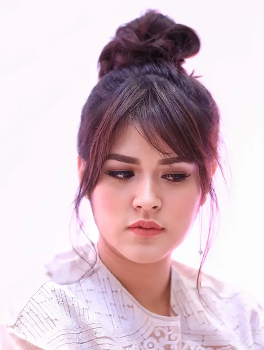 "kalo begini ujungnya ada kali ketiga lagi nih @raisa6690 @keenanpearce," kata monamahesarani. "What putus! Raisa masih follow Keenan sedangkan Keenan sudah unfollow Raisa," kata akun @metd_. (Adrian Putra/Bintang.com)